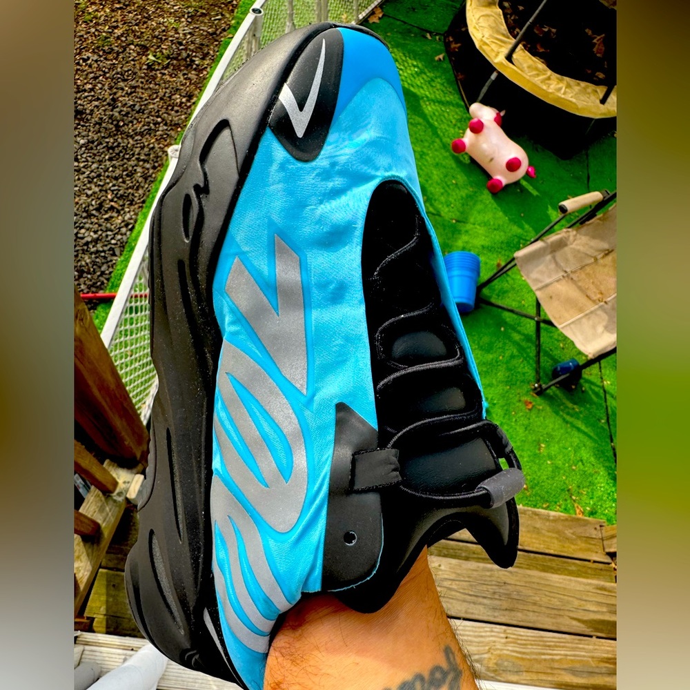 Yeezy Boost 700 MNVN 'Bright Cyan         LIKE NEW 🆕 (Slightly Used)